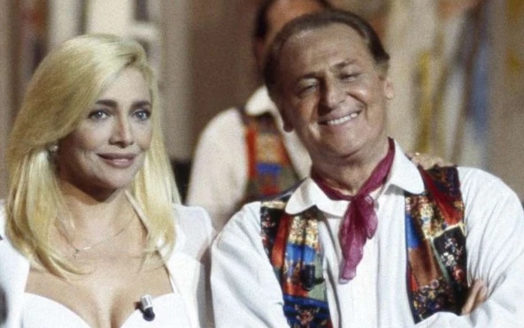 Domenica In, Mara Venier fa la storia: il faccia a faccia che non si vedeva da 20 anni, chi porta in tv