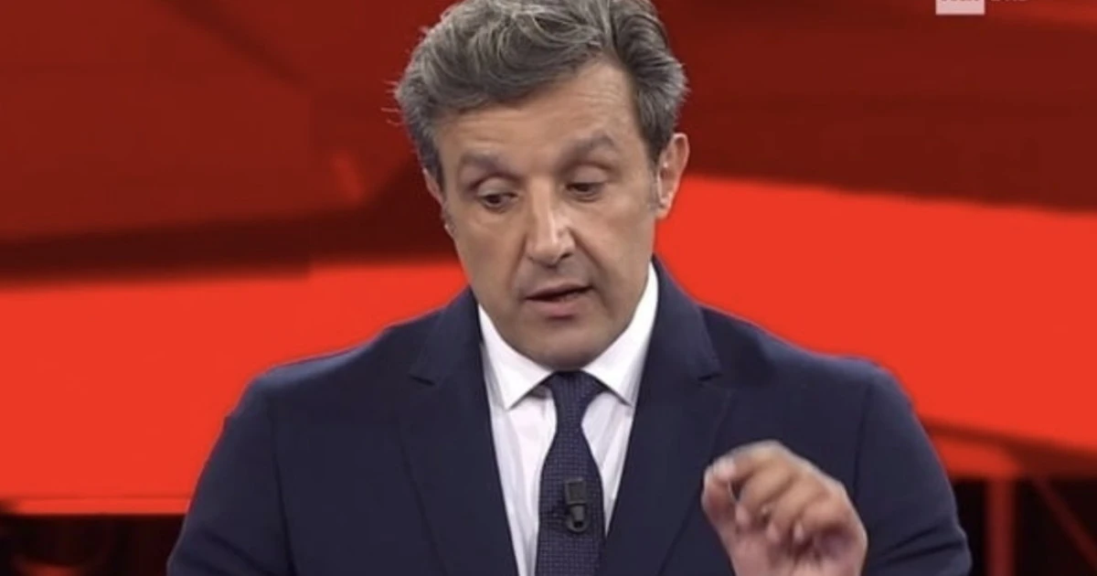 L’Eredità, Flavio Insinna non va in onda: “Sospeso per causa di forza maggiore”, chi lo rimpiazza su Rai 1