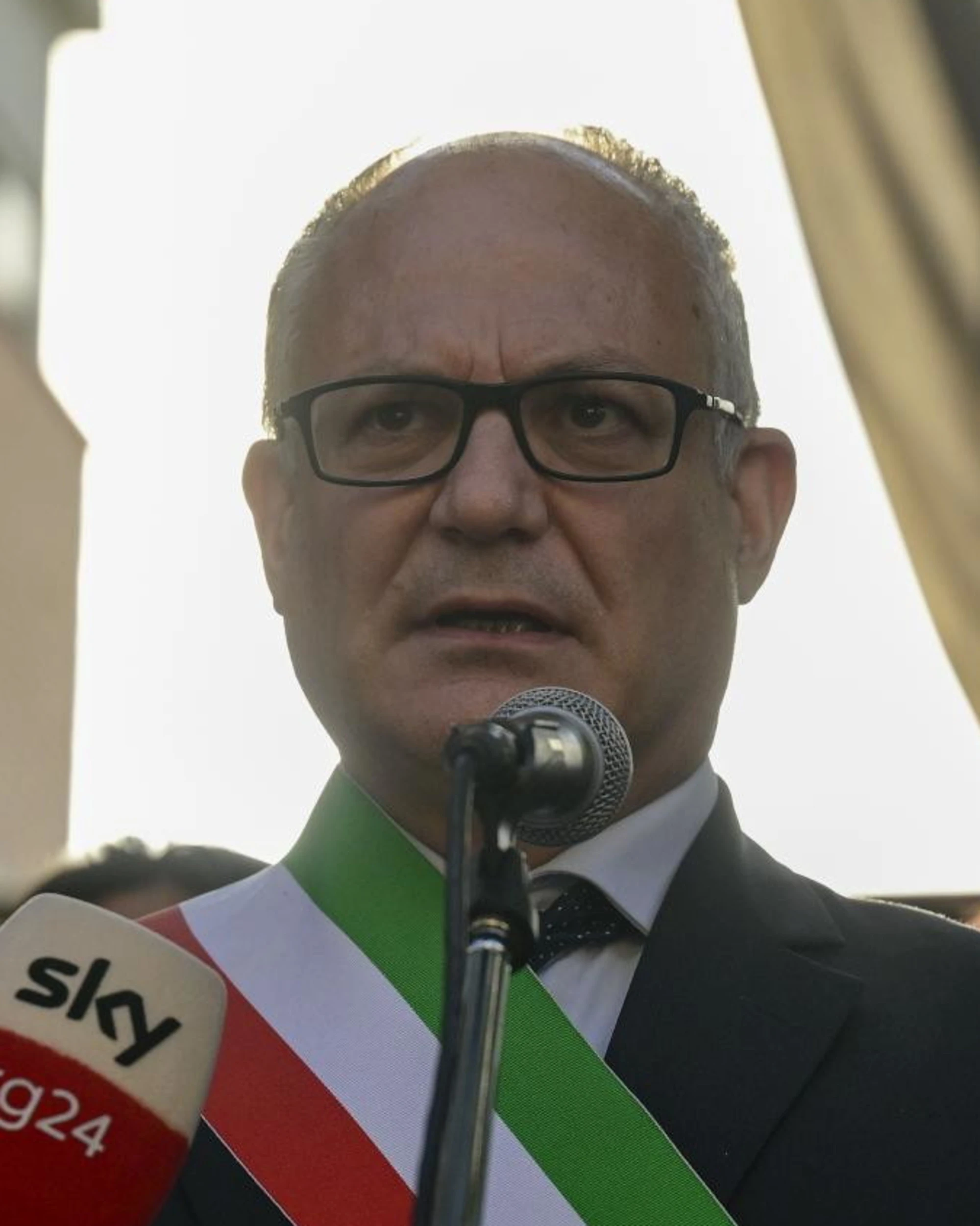 Gualtieri, le spese pazze in piazza inseguono il sindaco