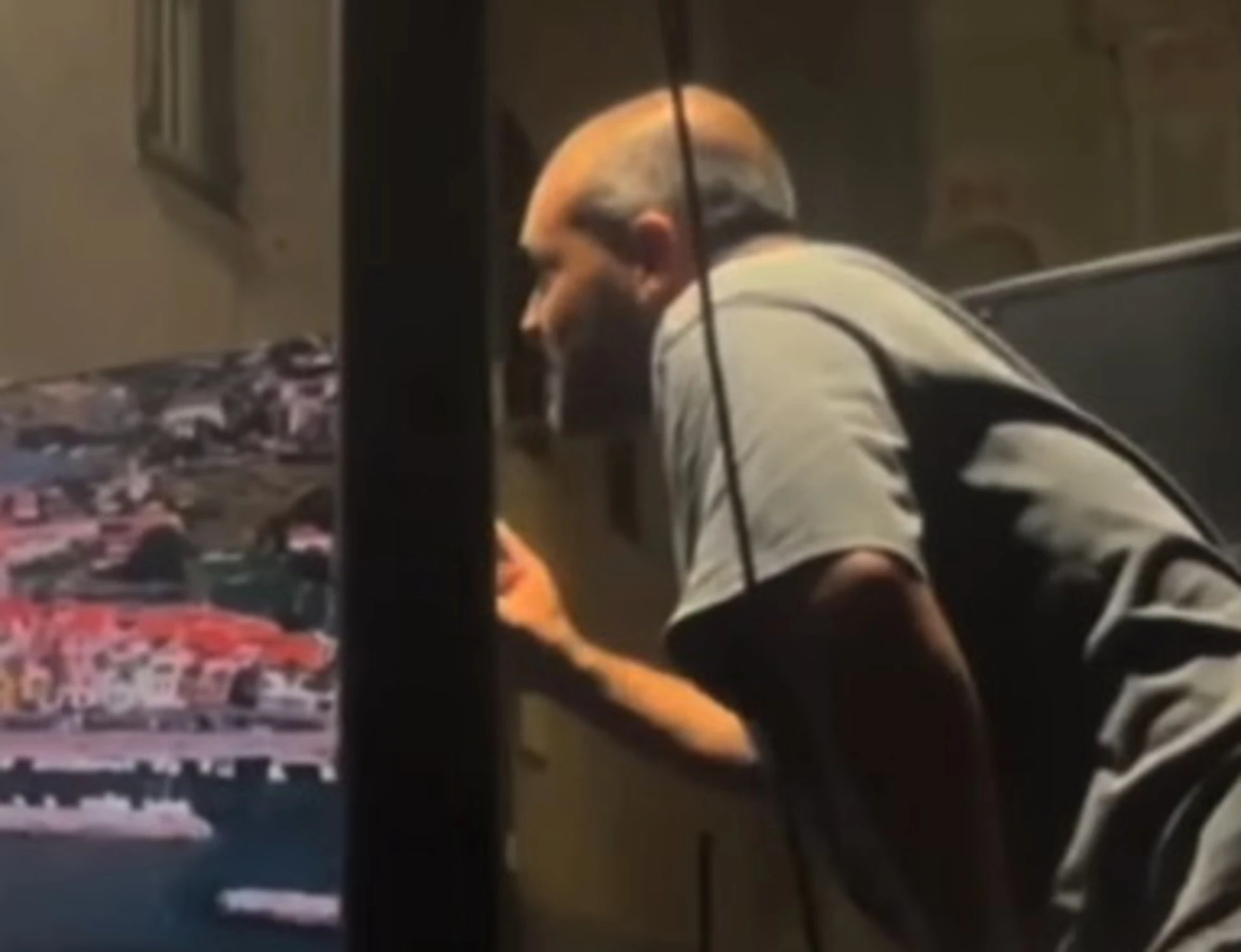 Vannacci contestato durante il comizio: "Sa a chi è intitolata questa piazza?"