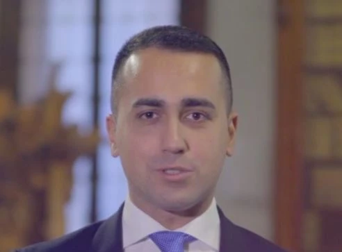 Luigi Di Maio contro Matteo Salvini: "Non ho bisogno di invocare Dio e Madonna per fare carriera politica"