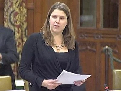 Ministra incinta lasciata in piedi alla Camera, scoppia la polemica in Gb