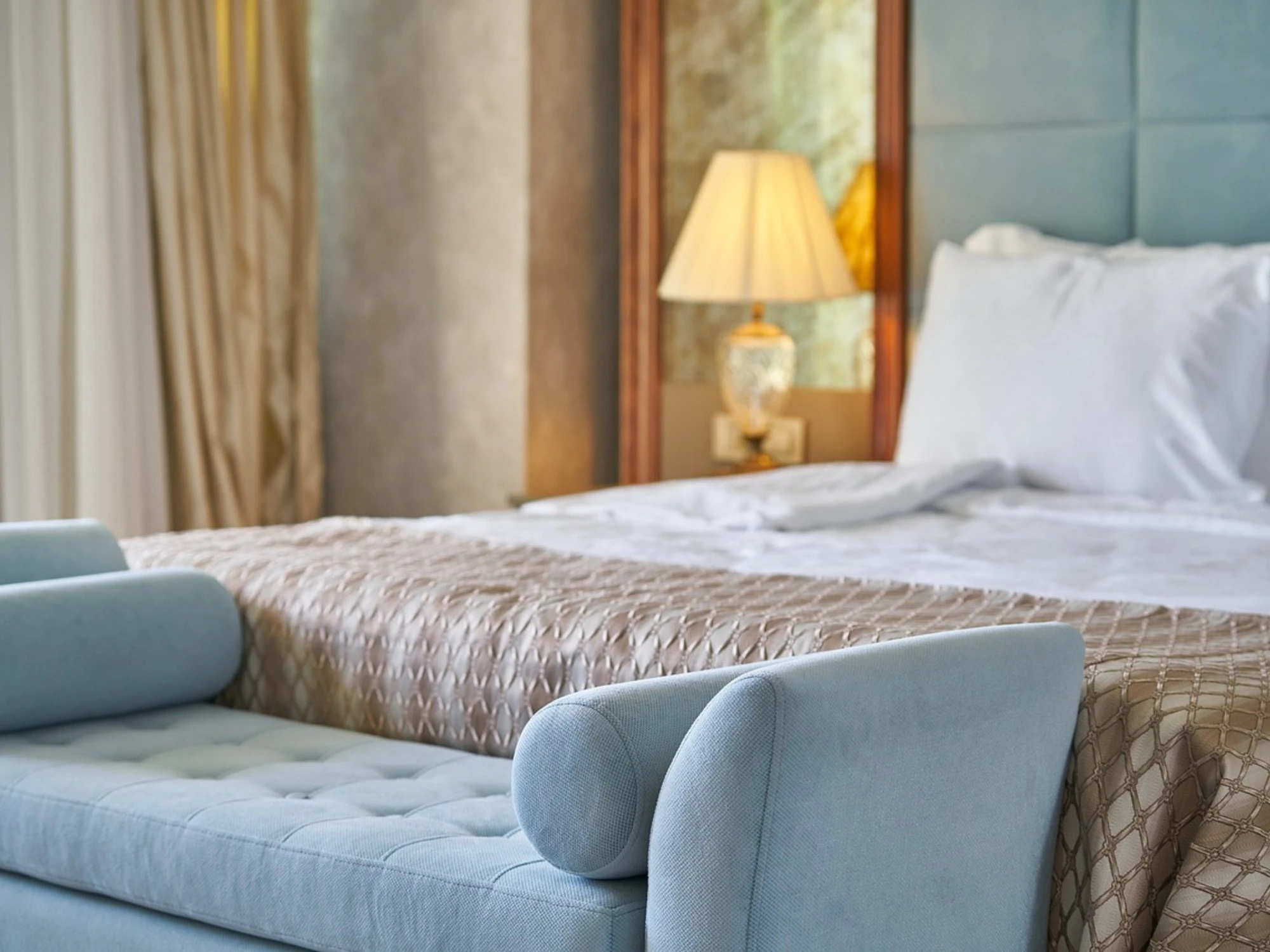 Modena, alloggia negli hotel di lusso senza pagare: chi è stato arrestato