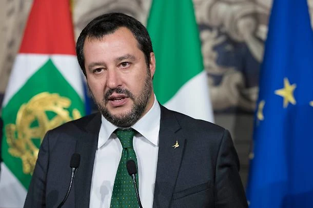 Matteo Salvini, 40 professori del Belgio firmano un manifesto contro il ministro. Lui li zittisce così