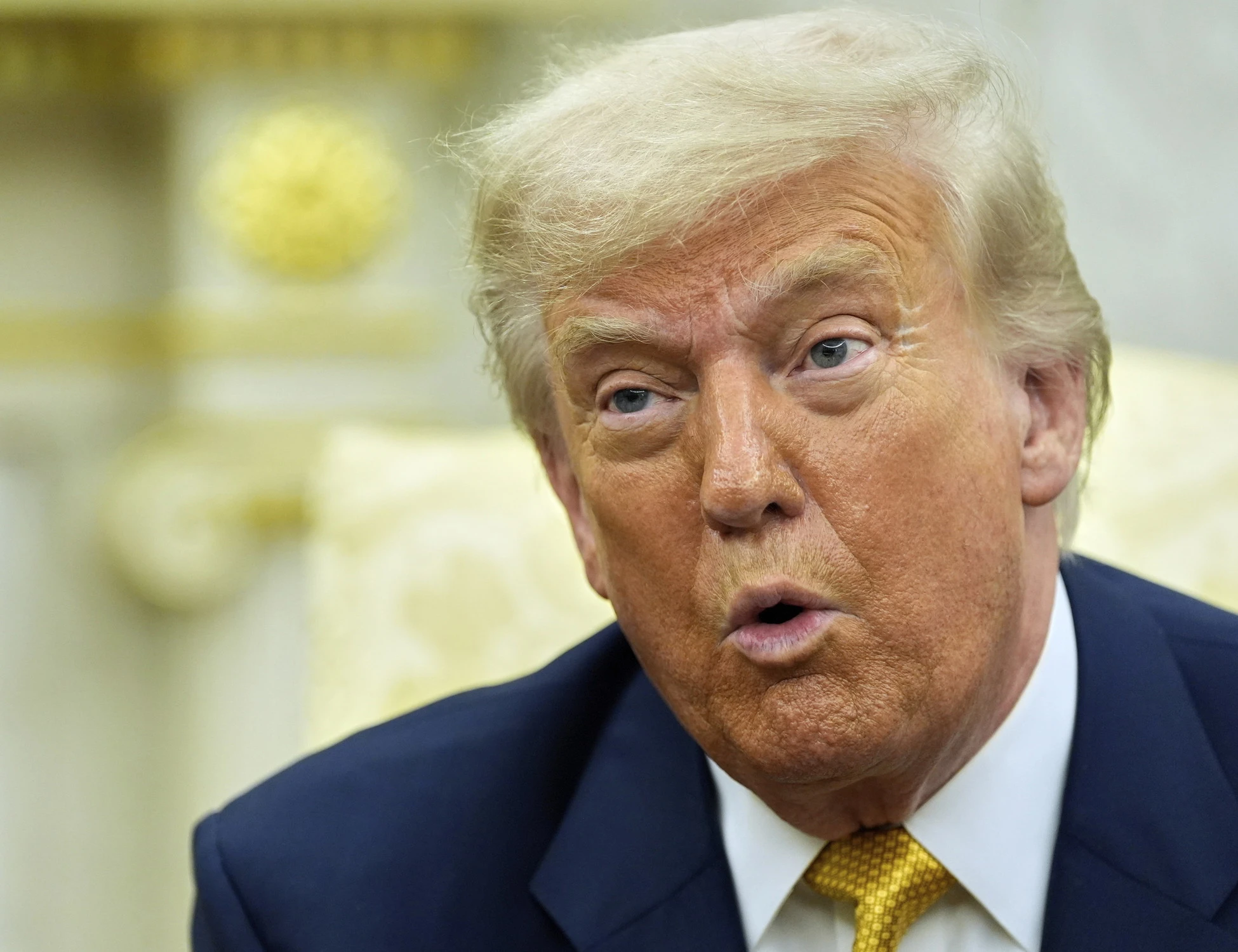 Trump, fango del Wsj: la lettera "oscena" a Epstein per suoi 50 anni