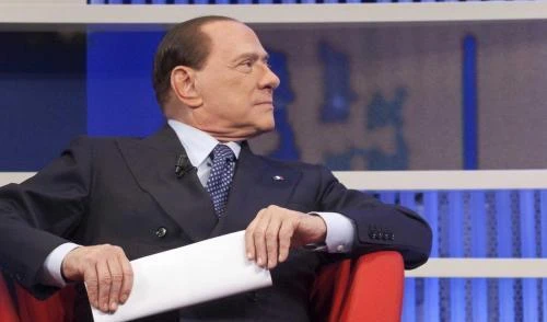 Sanremo, Silvio pensa di andare all'Ariston