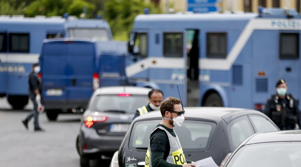 Covid, lo tsunami di Capodanno: nove regioni in lockdown di fatto, ecco quali