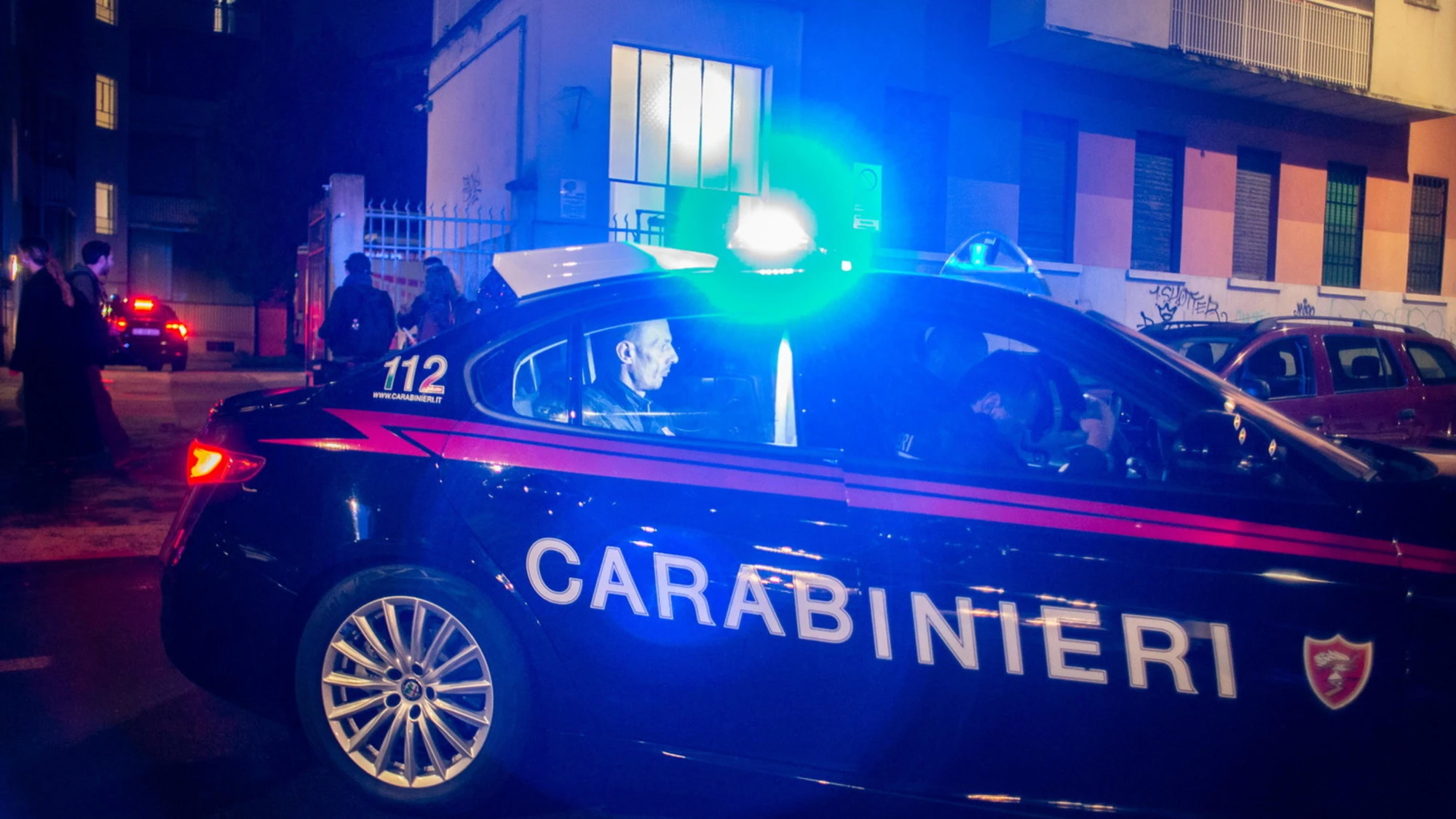 Milano, aggredito a bottigliate per soldi e sigarette: toh, chi finisce in manette