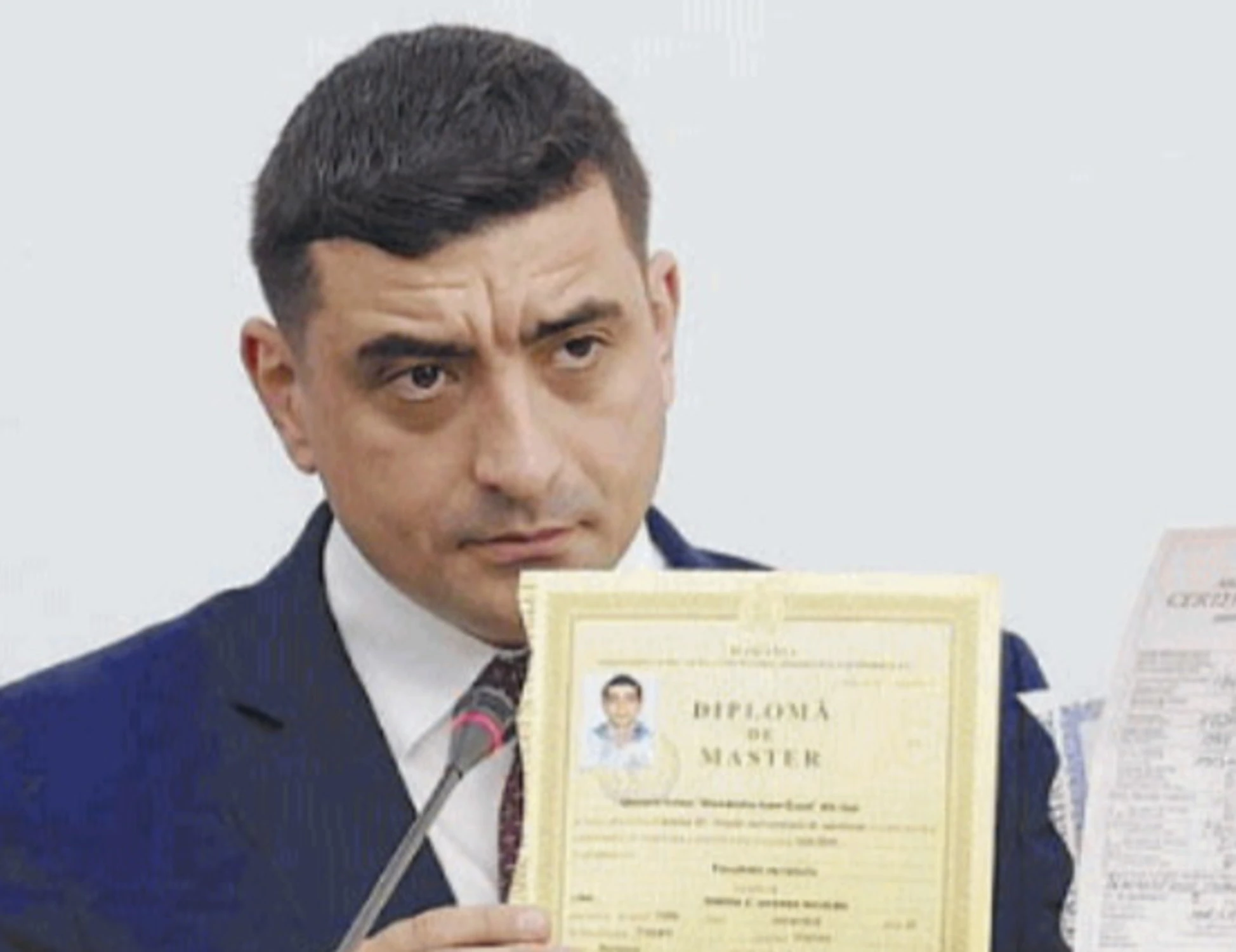 La Romania al voto, ammucchiata contro Simion