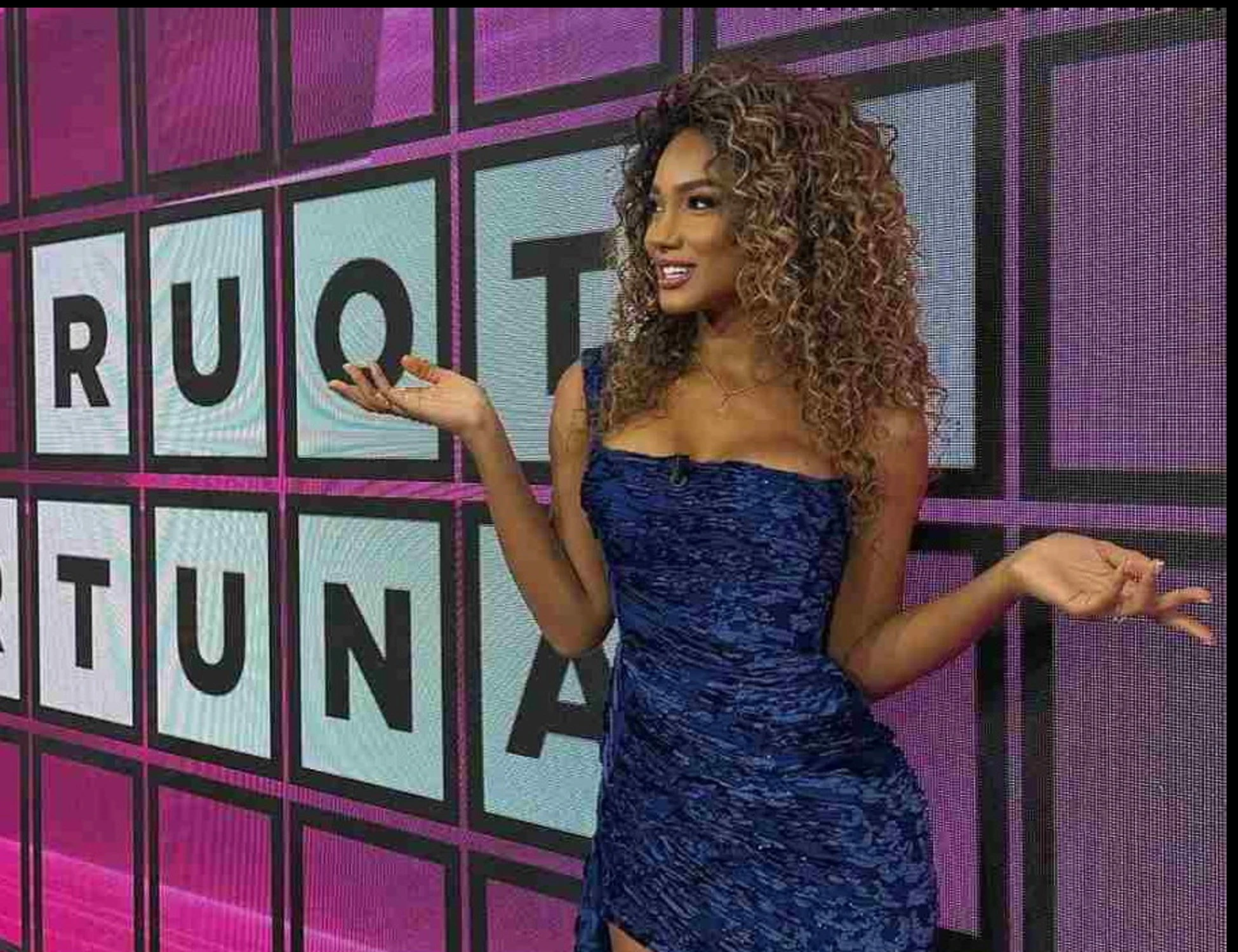 La ruota della fortuna, "mi bruciano i piedi": Yersi fa impazzire Samira Lui"