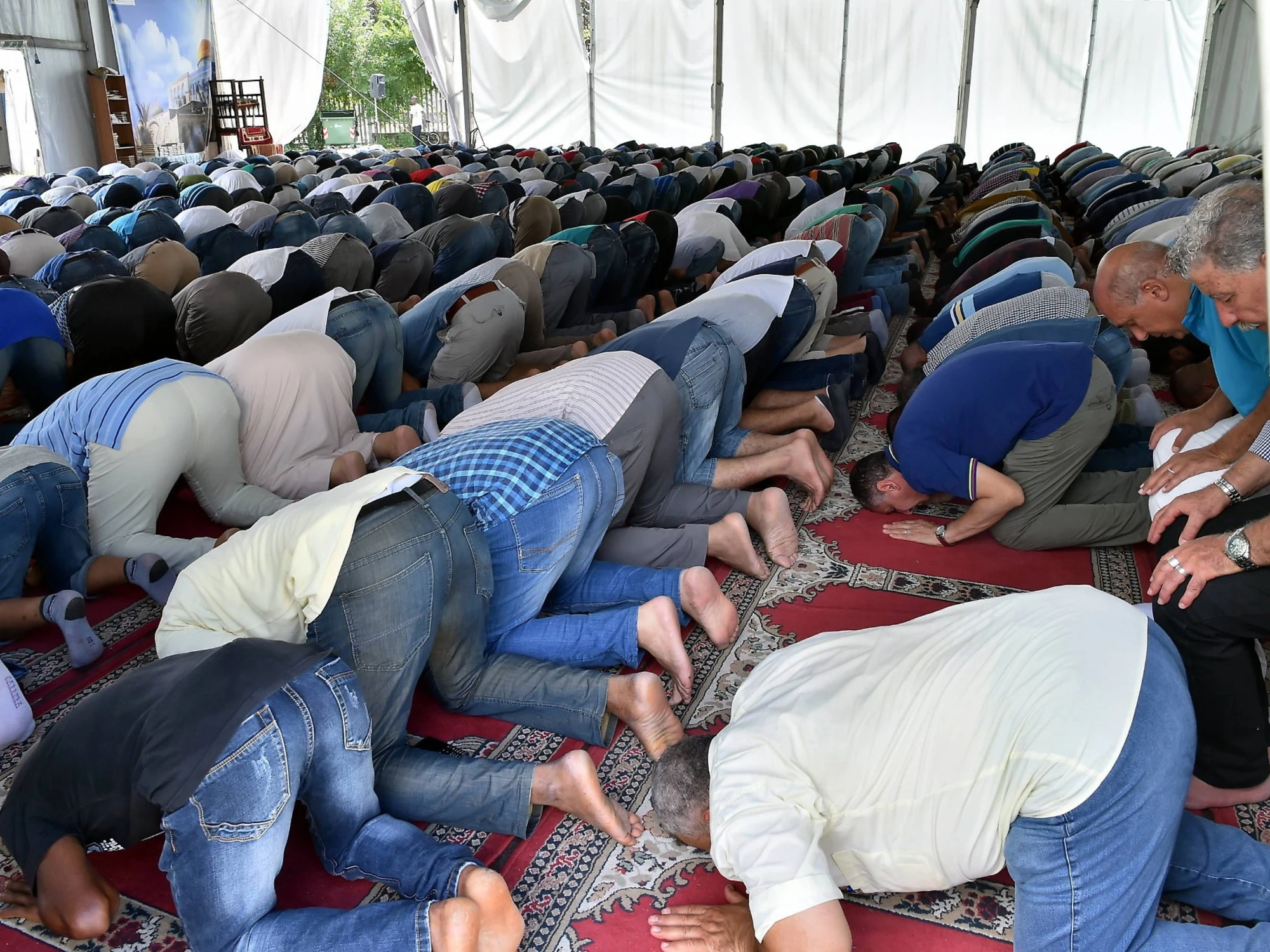 MOSCHEE, LA GRANDE ZONA GRIGIA DEI FINANZIAMENTI