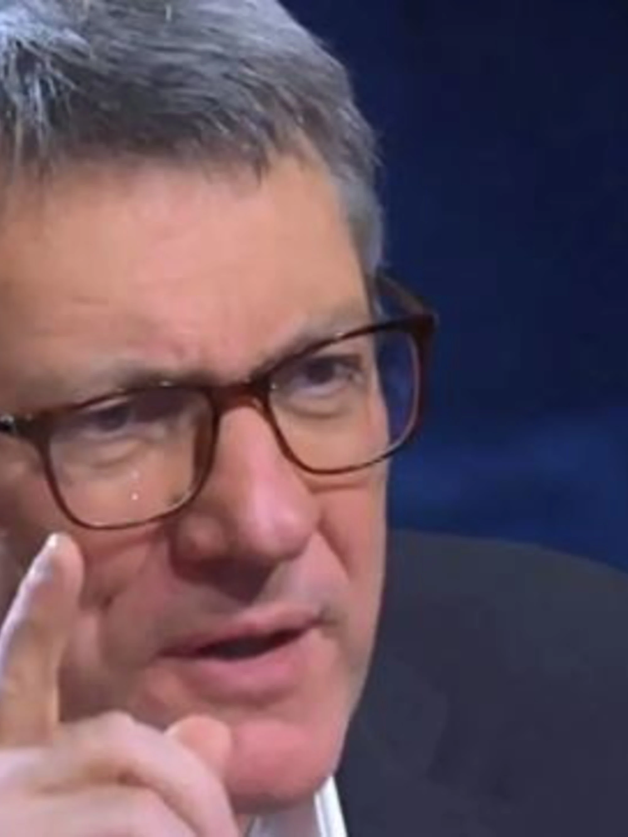 PiazzaPulita, imbarazzo per Maurizio Landini: "Contro il governo? Falso"