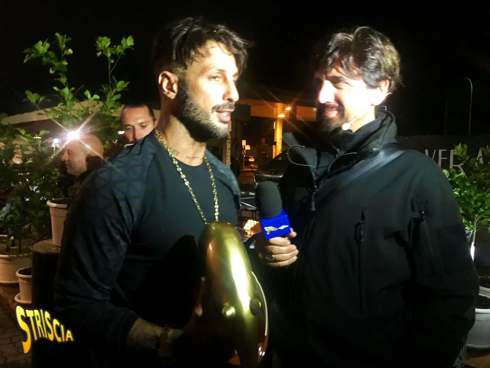 Fabrizio Corona non si contiene a Striscia: "Sono inca***issimo". A chi la vuol far pagare