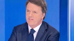 Prima di domani, rissa Renzi-Giordano: "Killer non lo dici", spunta il cartello
