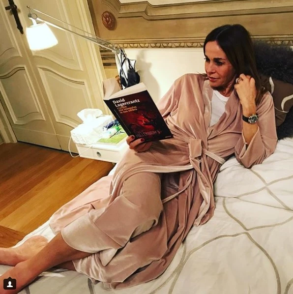 Domenica In, Cristina Parodi esorcizza le critiche con una foto sexy: "Stasera a nanna presto"