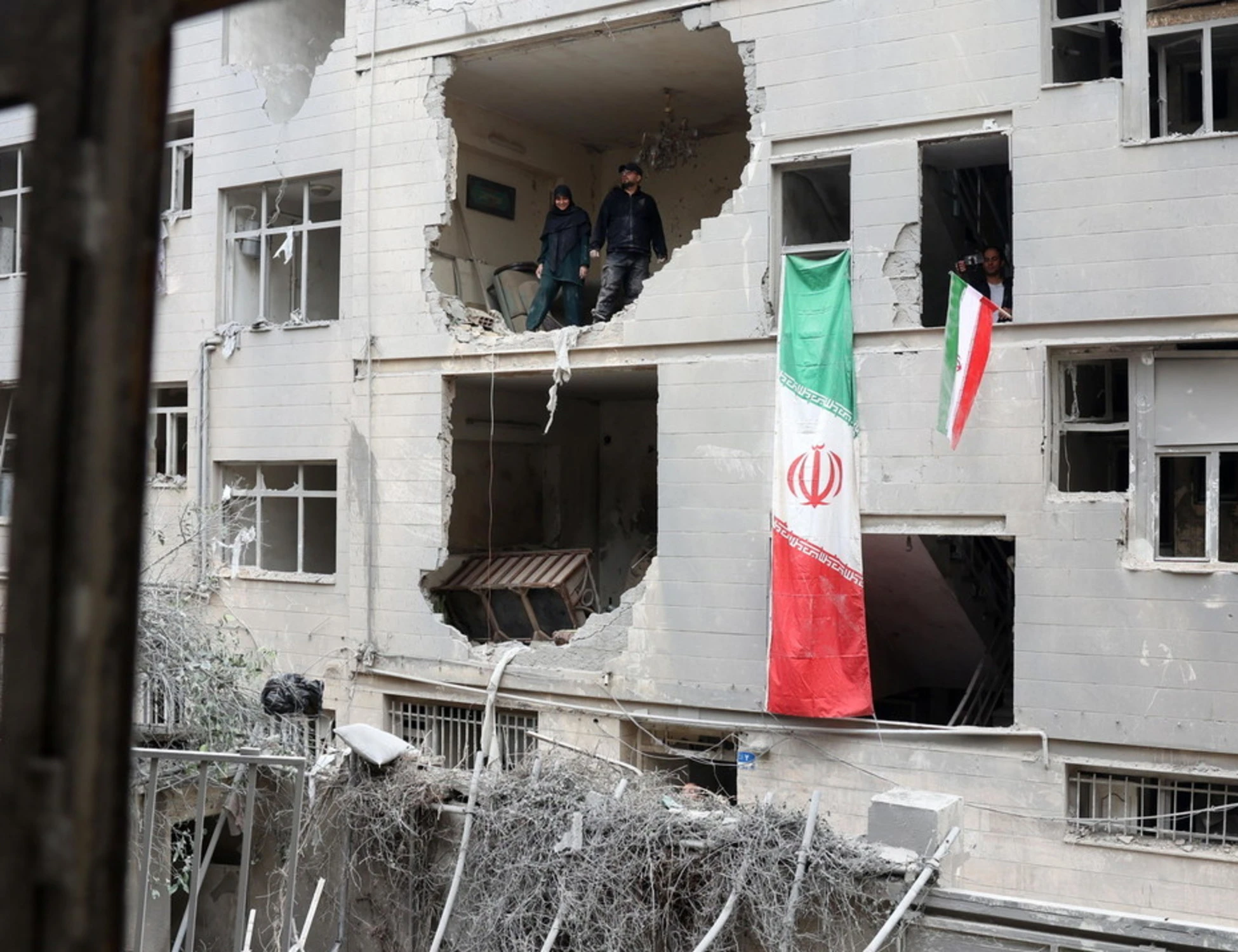 Iran, la giornata. Idf: "Colpiti 200 obiettivi in ultime 24 ore", in Libano spari contro i caschi blu