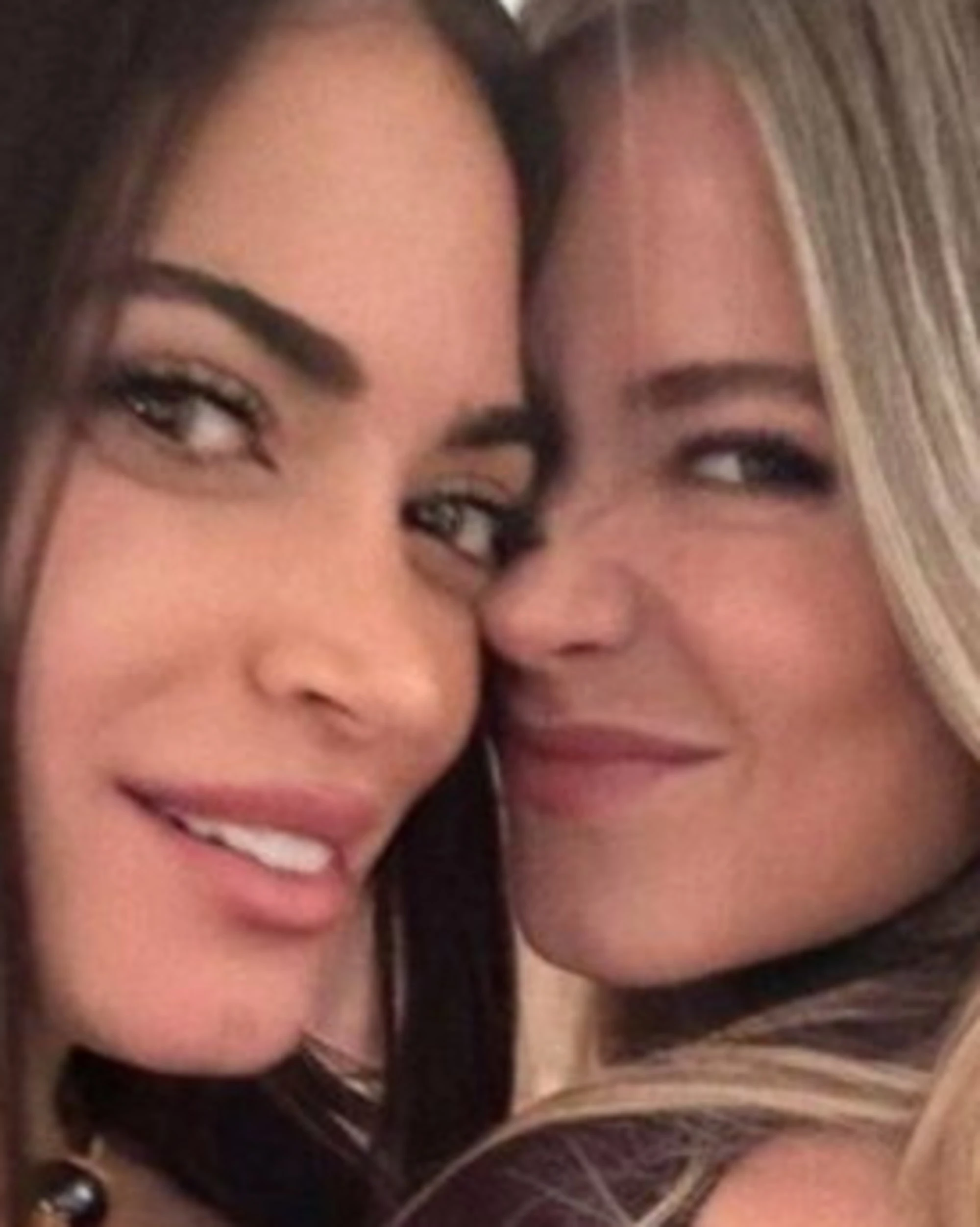 Elodie spianata per la foto con Diletta Leotta: "Razzola male"