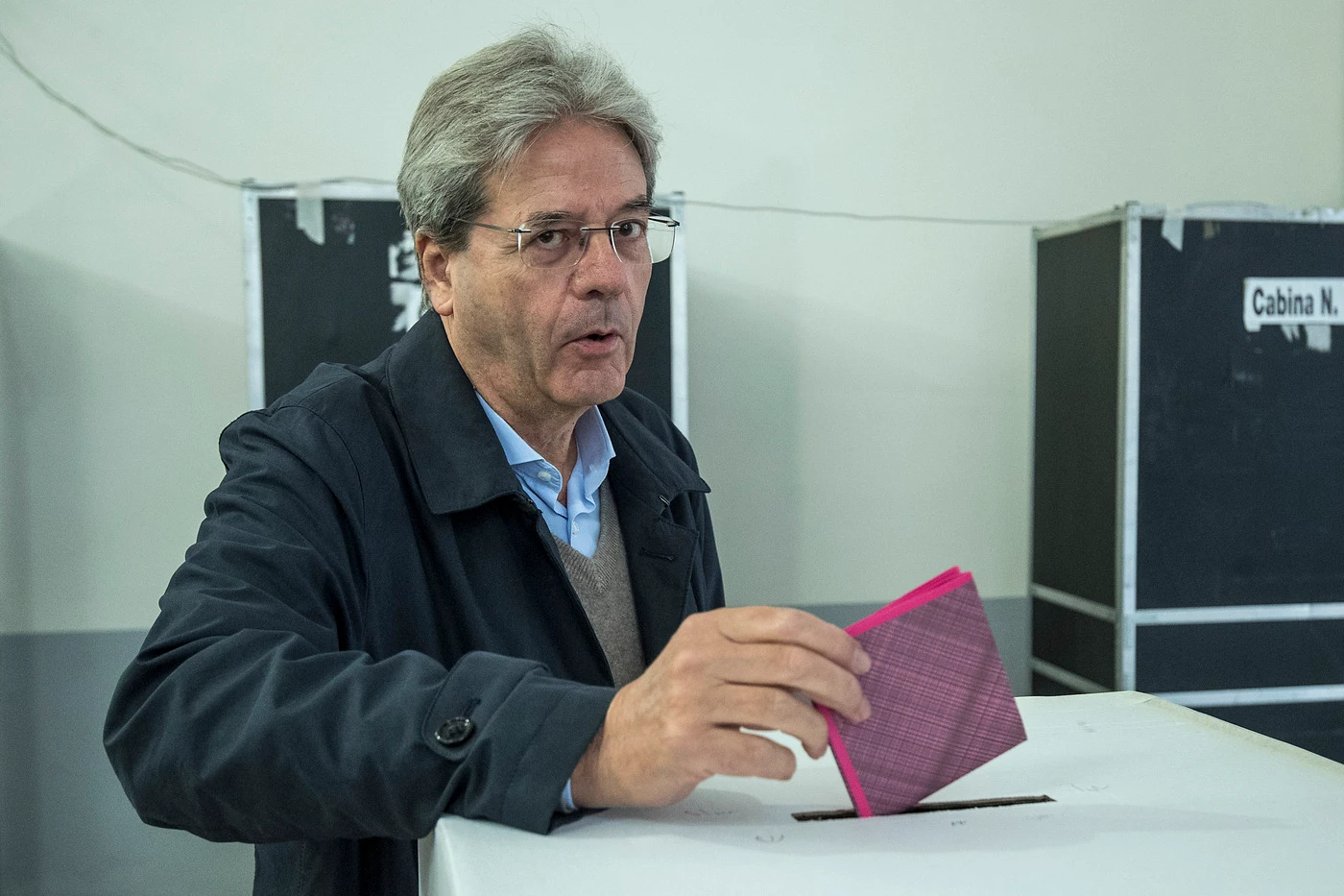 Paolo Gentiloni in pole, lui il candidato premier del Pd: è iniziata l'operazione sconfitta-sicura