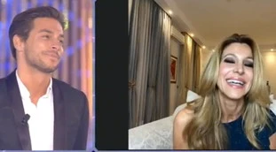 Grande Fratello Vip. Adrian Volpe gela Denver in diretta durante la finale: "La foto del calendario? Sì, ma..."