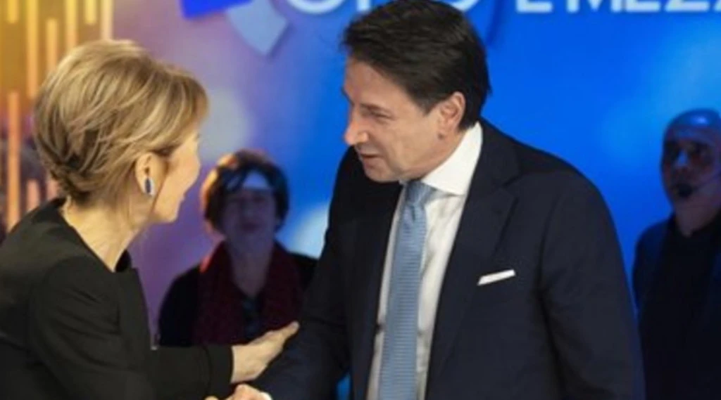 Lilli Gruber, la foto con Conte per cui striglia la Lega: "Voglio aprire la puntata con questa fake news"
