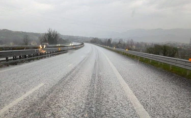 Evropo zajela vremenska nihanja: Od vročine do neviht in ohladitev