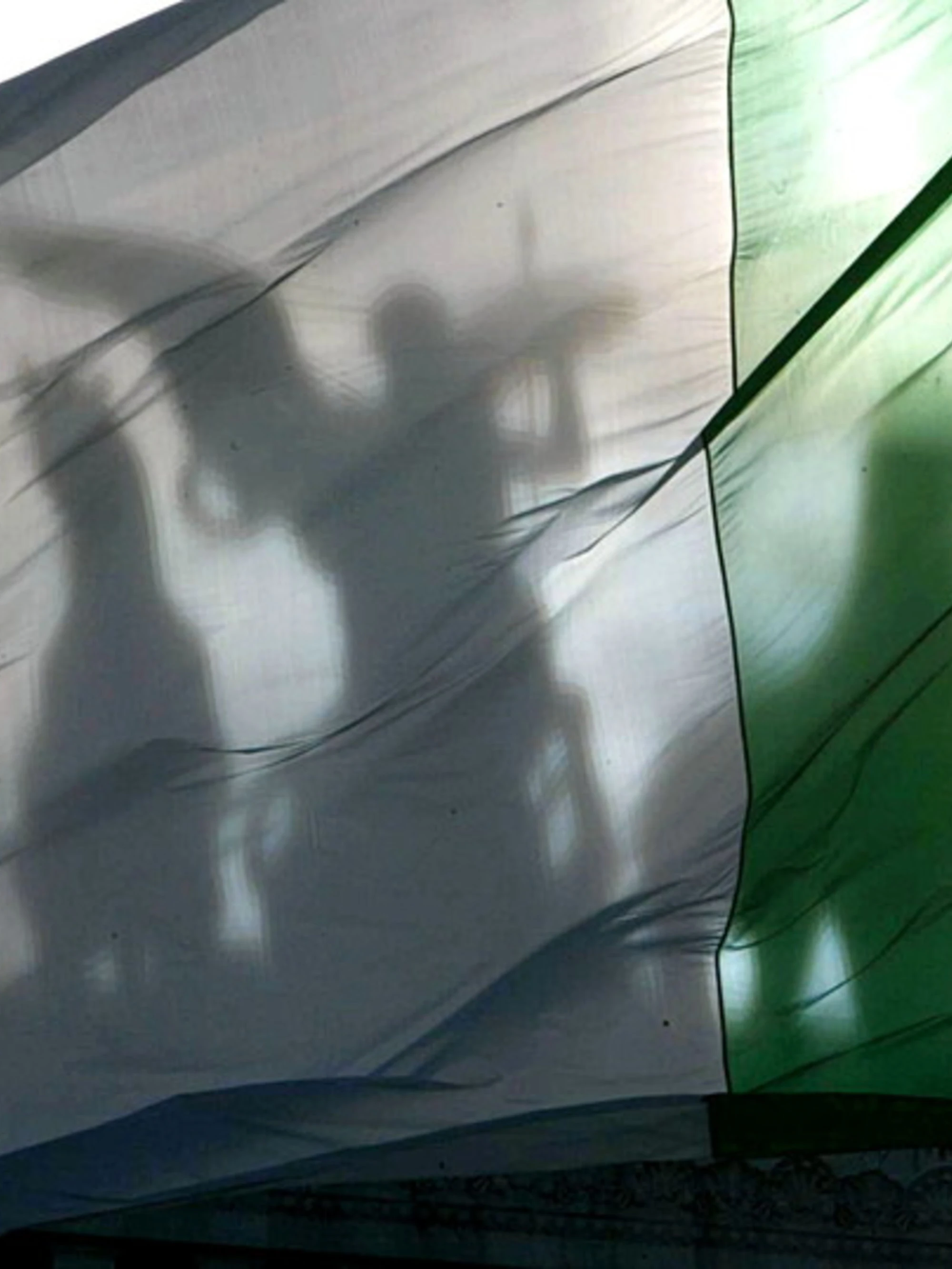  Inno d'Italia, cambia tutto: "In piedi e composti"