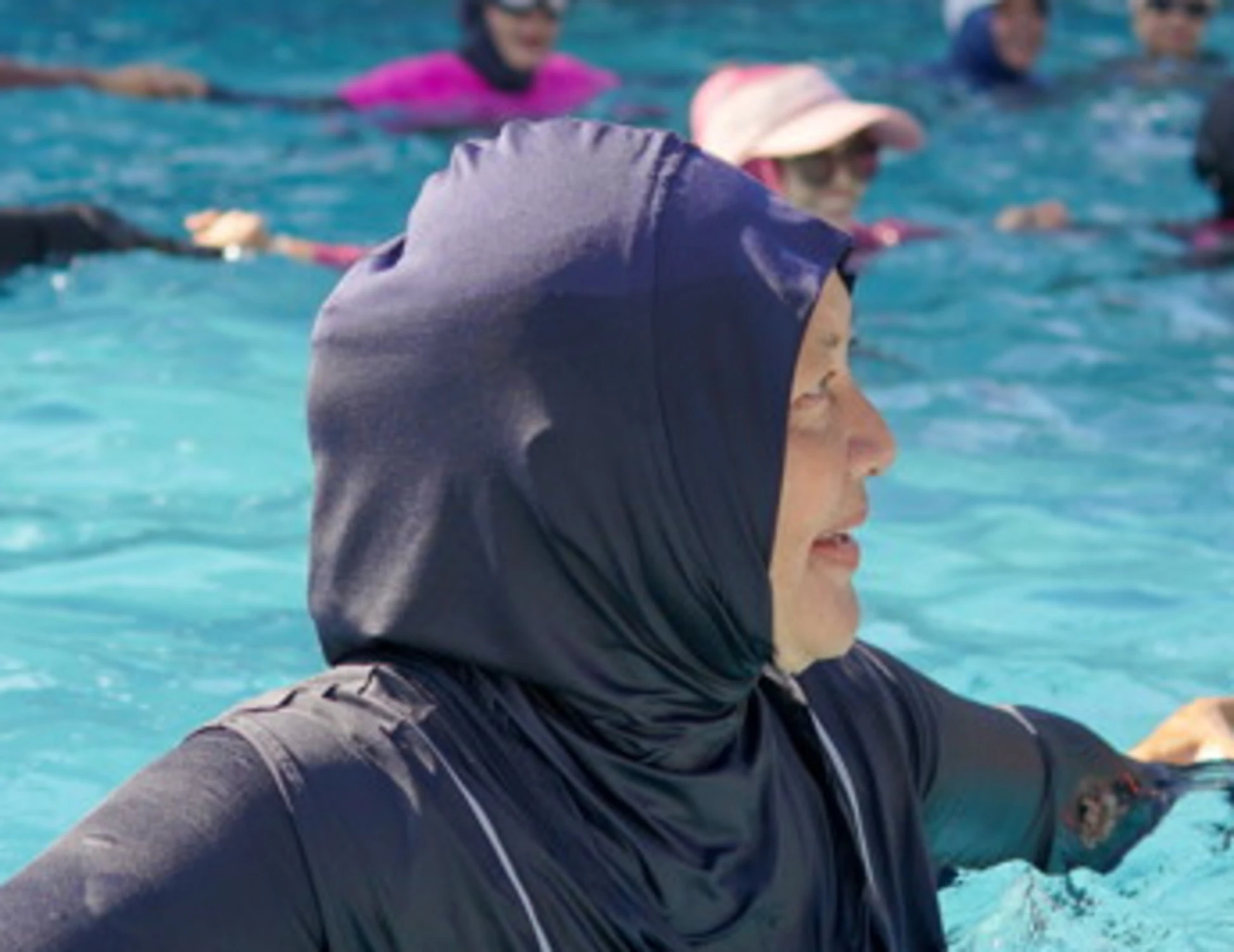 Burkini in piscina, altro che emancipazione