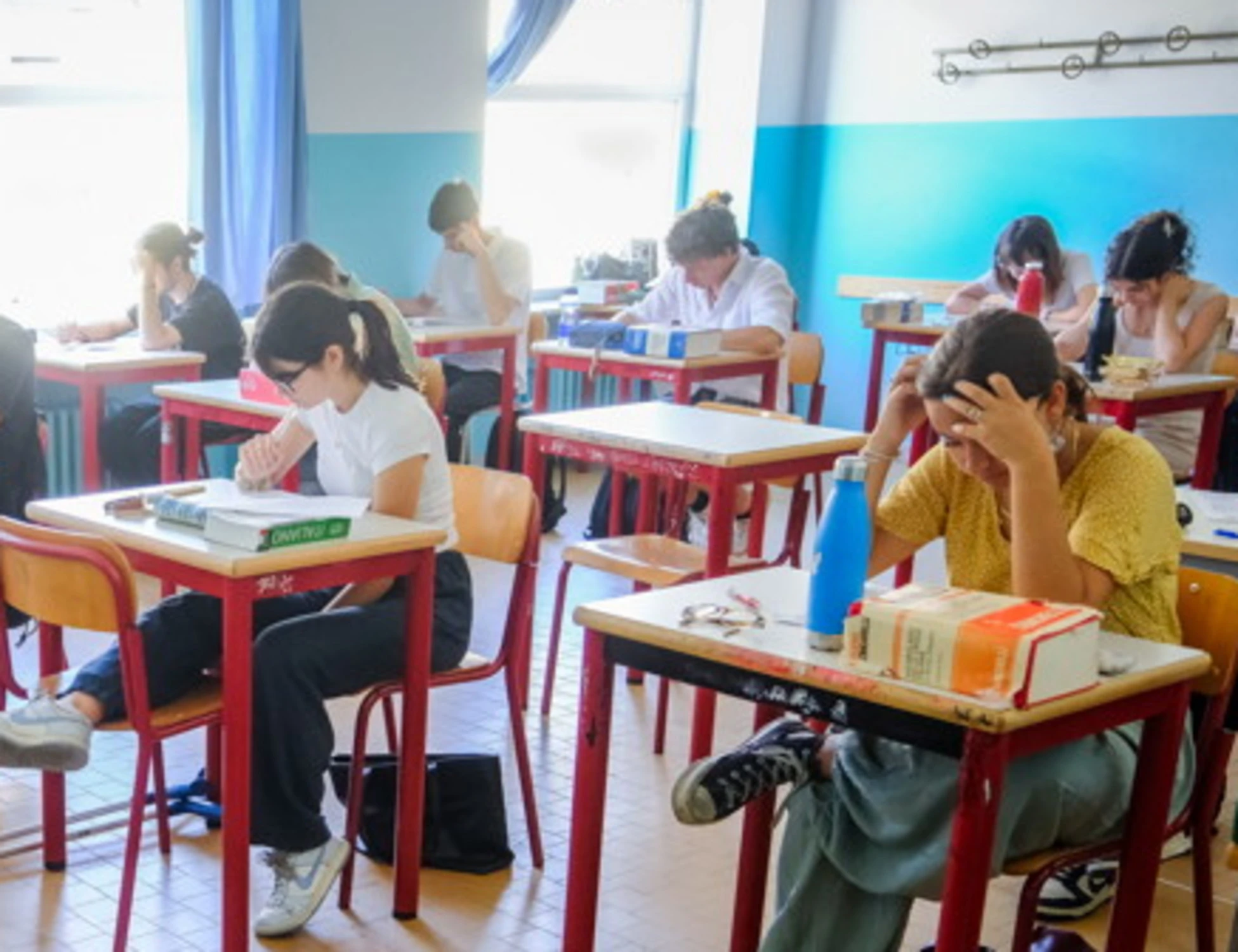 "Scena muta contro il governo di destra": pagliacciata alla maturità