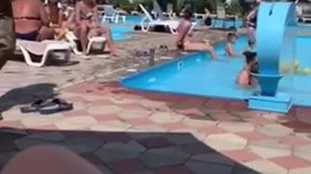 Transcarpazia, "arruolamenti in piscina": cosa fanno i militari ucraini