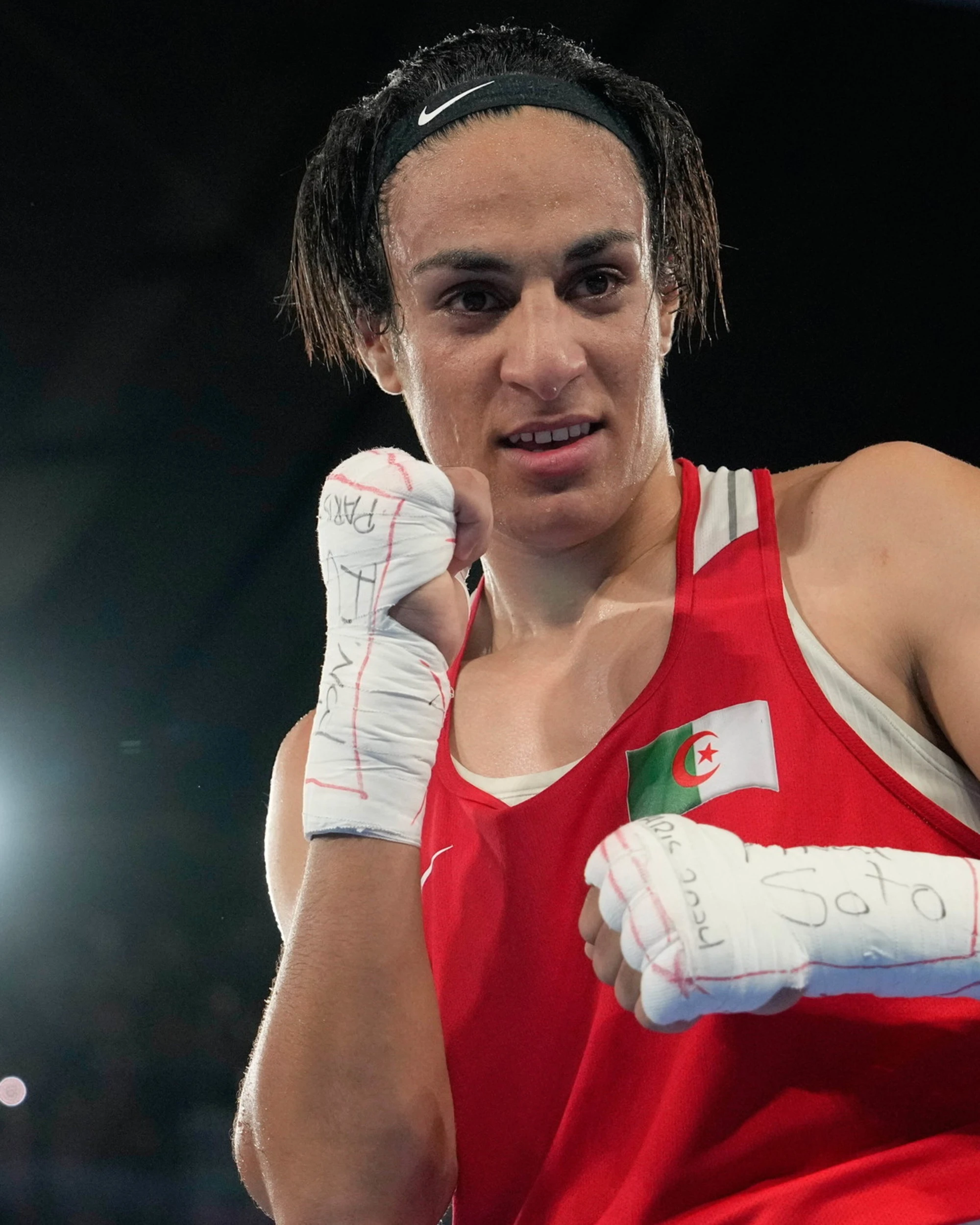 Imane Khelif non partecipa al torneo di boxe in Olanda: "Test obbligatorio sul sesso"