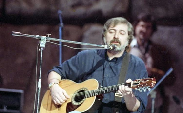 Francesco Guccini? Anarchico, libertario e anti-meloniano: non è un nostro mito
