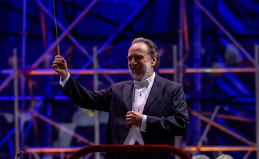Riccardo Chailly, malore sul palco alla Scala: "Cambio di terapia"