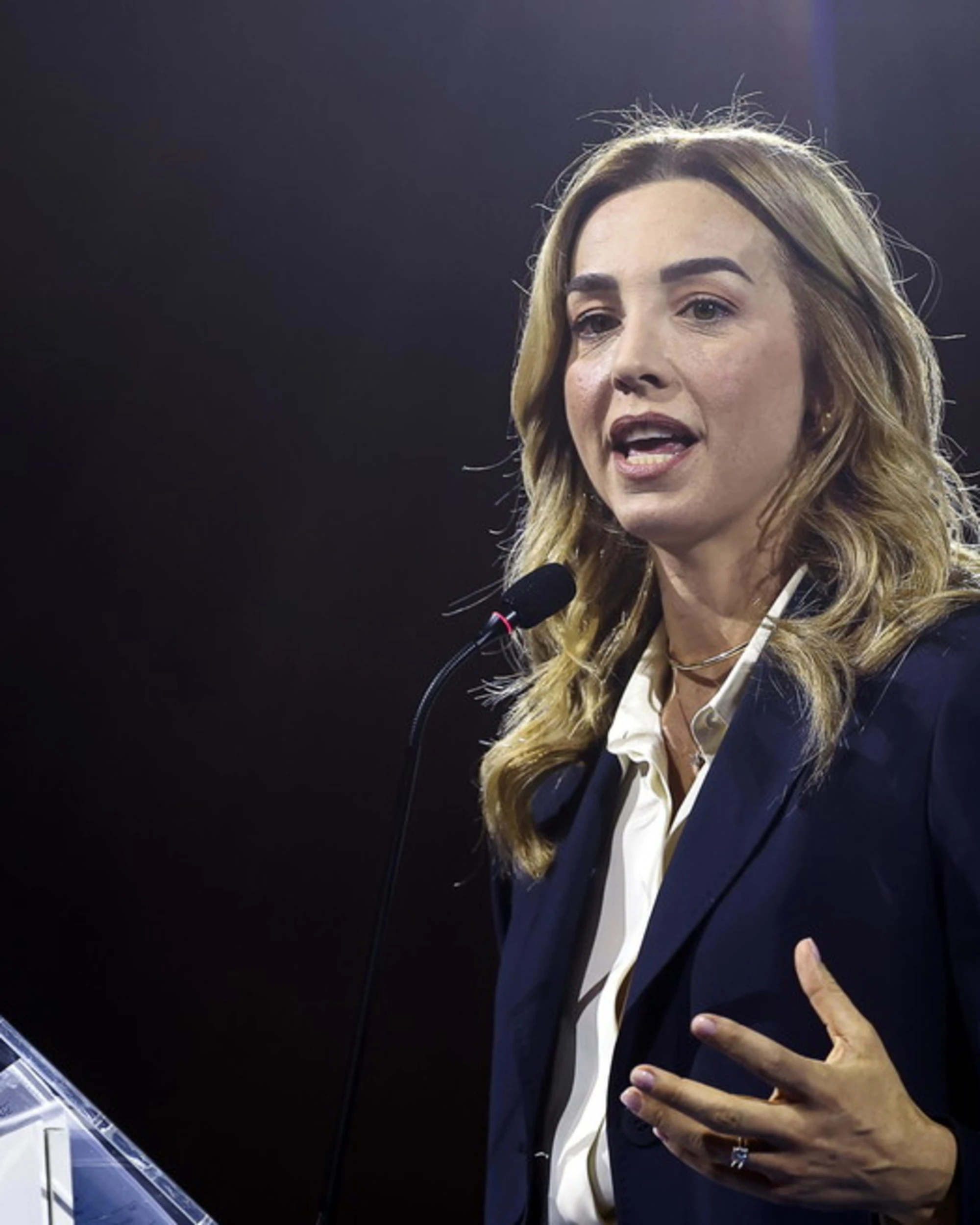 Silvia Salis, capogruppo leghista espulsa dall'aula: "Tornato il fascismo rosso"