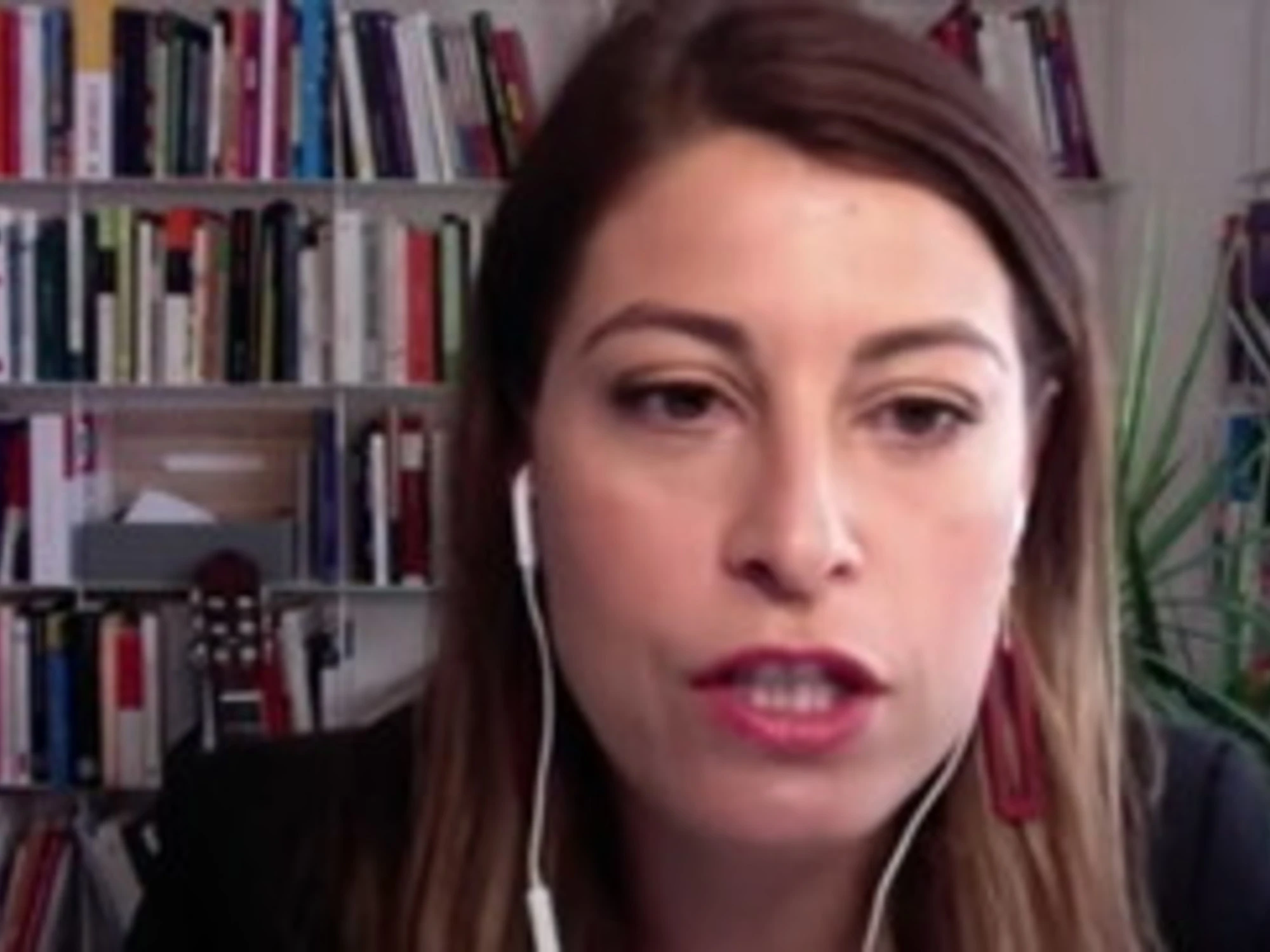 Elisabetta Piccolotti perde la testa in tv: "La verità? Cialtroni"