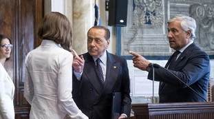 Silvio Berlusconi, Forza Italia si divide per la "svolta" moderata: chi si oppone alla linea di Gianni Letta