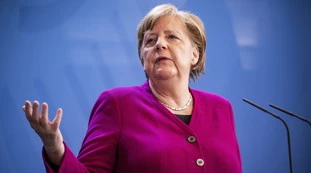Angela Merkel, il cavillo della Germania nel bel mezzo della pandemia per mandare i migranti in Italia