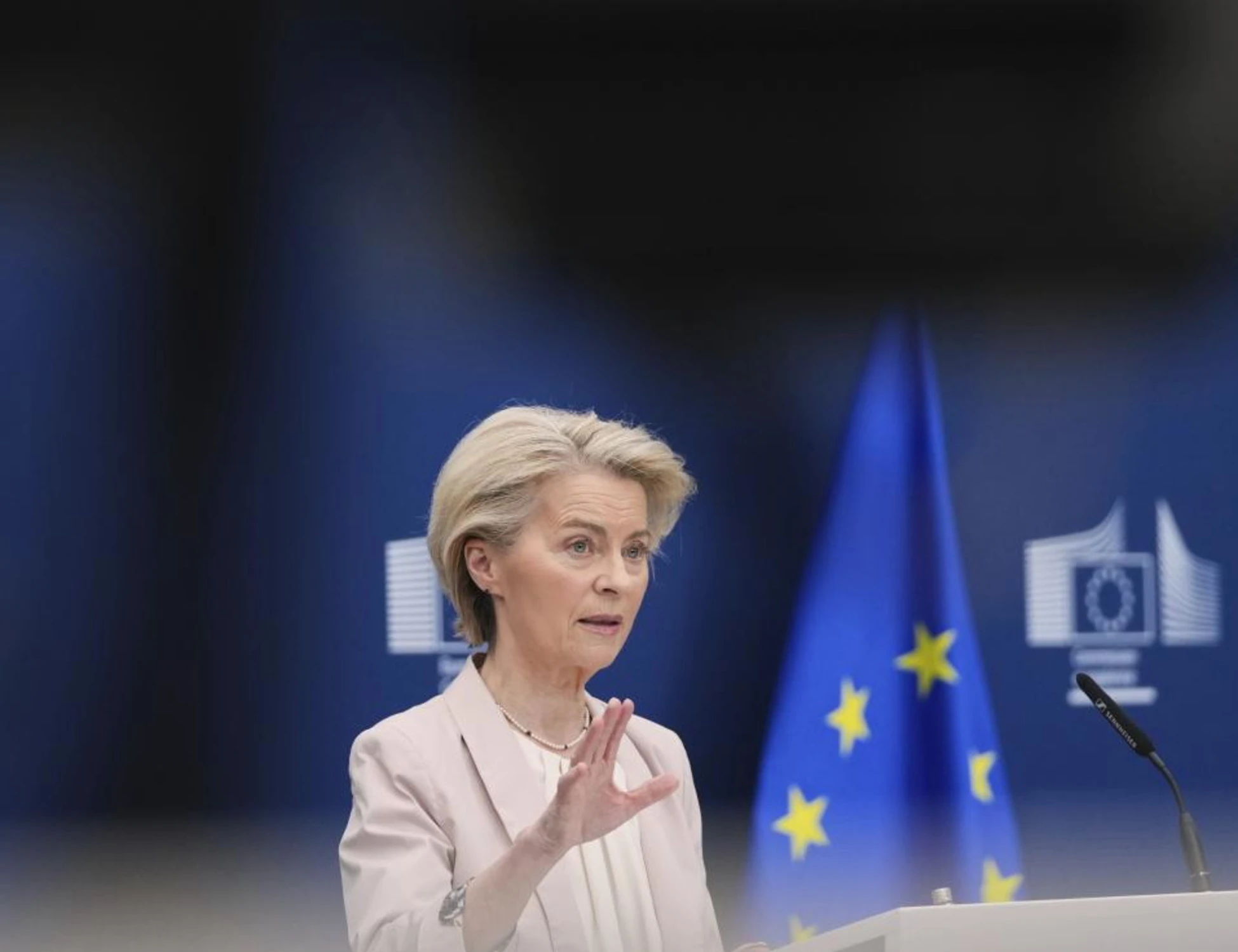 Von der Leyen lancia l'eurotassa: "Servono altre risorse"