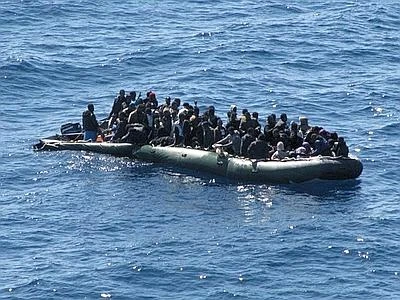 Ancora sbarchi sulle coste italiane, soccorsi a Porto Empedocle oltre 300 migranti