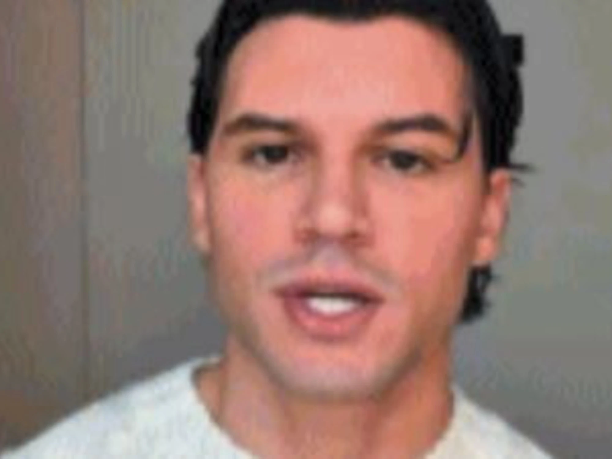 Parla l’ex gieffino: "Mai rapporti con Signorini"