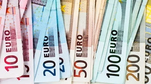 Banca, truffa da 10 milioni di euro a Milano: tutto con una Polaroid, come li hanno ingannati 