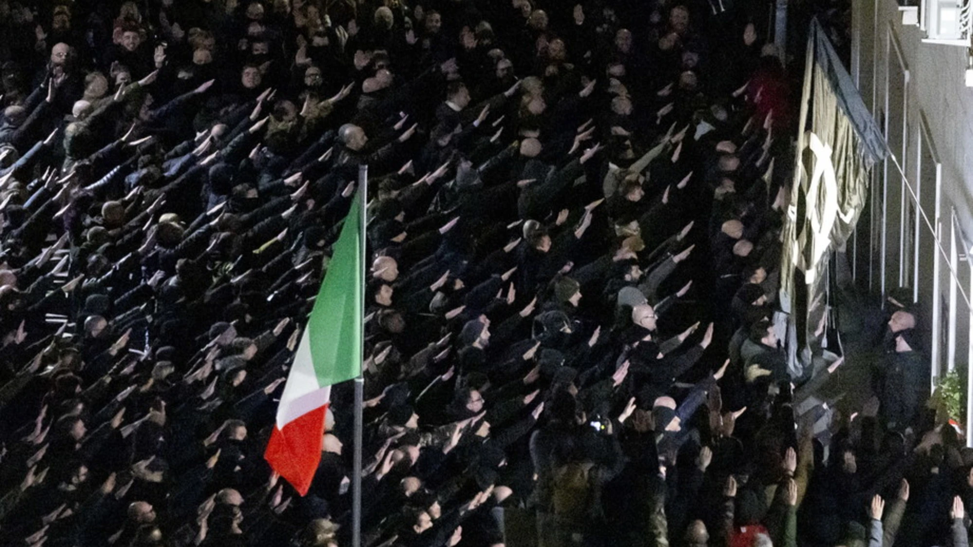I pm la smettano: il saluto romano non è reato