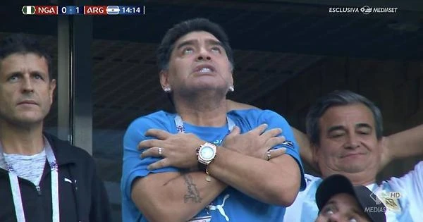 Maradona ci ripensa e fa dietrofront: "Sono ancora l'allenatore del Gimnasia. Il merito è dei tifosi"