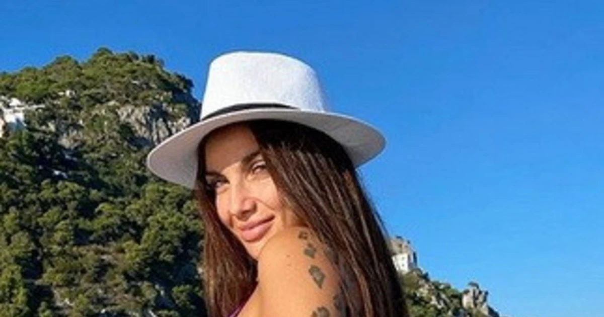 Elettra Lamborghini, il giunonico lato B mostrato con fiero orgoglio in primo piano: la foto più spinta delle sue forme