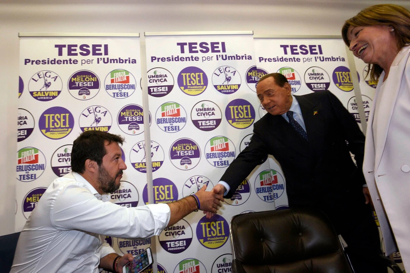 Silvio Berlusconi, il patto con Matteo Salvini: trenta posti per i fedelissimi alle prossime elezioni