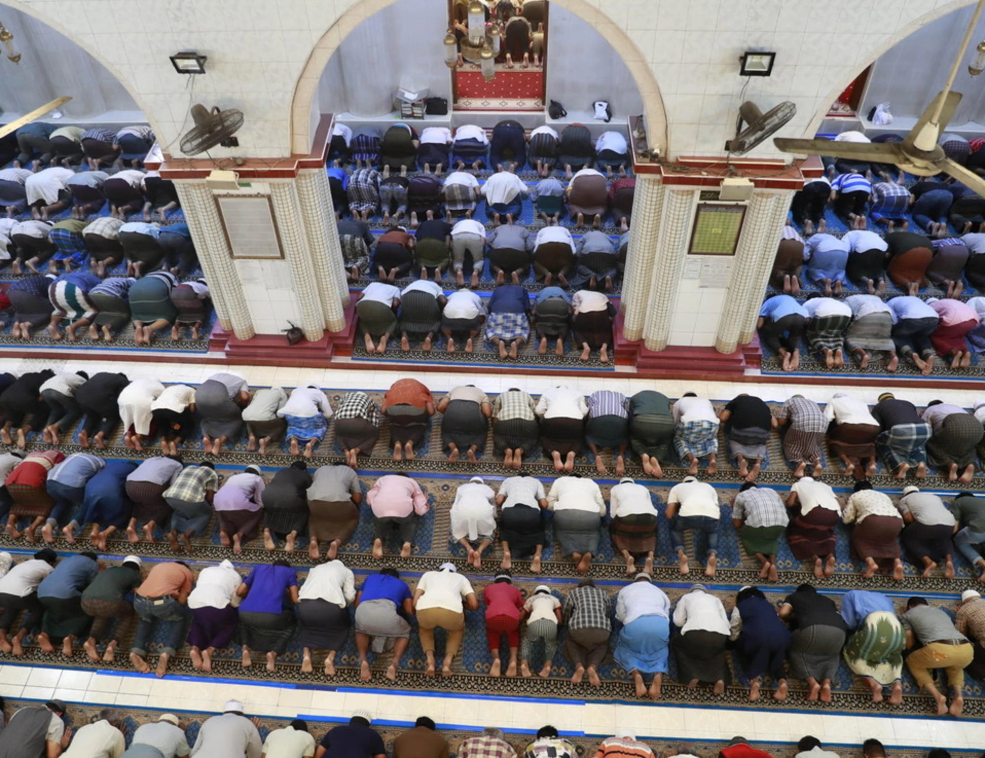 Forlì-Cesena, preghiera islamica a tutto volume? Il sindaco stacca la spinta