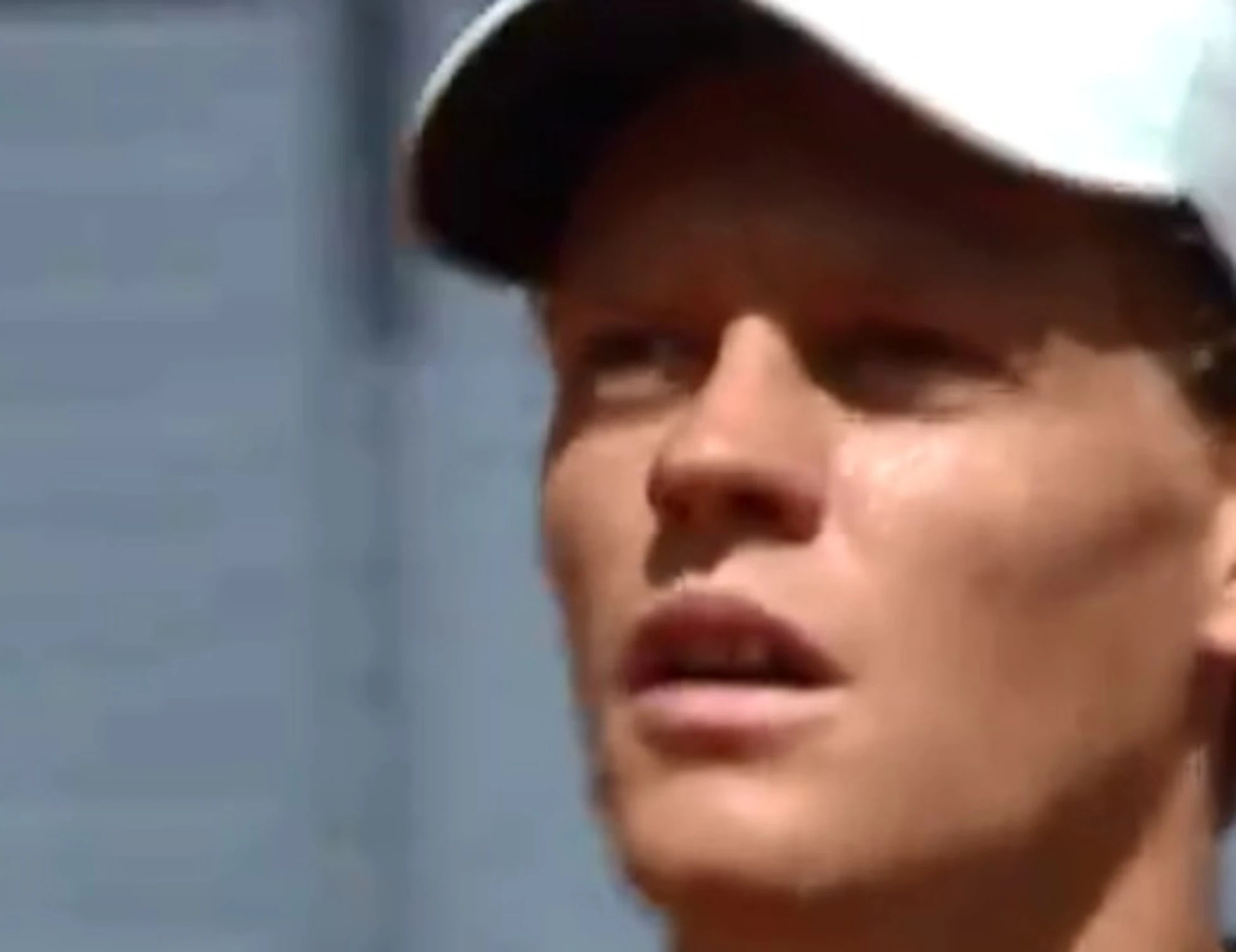 Sinner, "uno alla volta": malessere in campo, la frase che scatena il panico