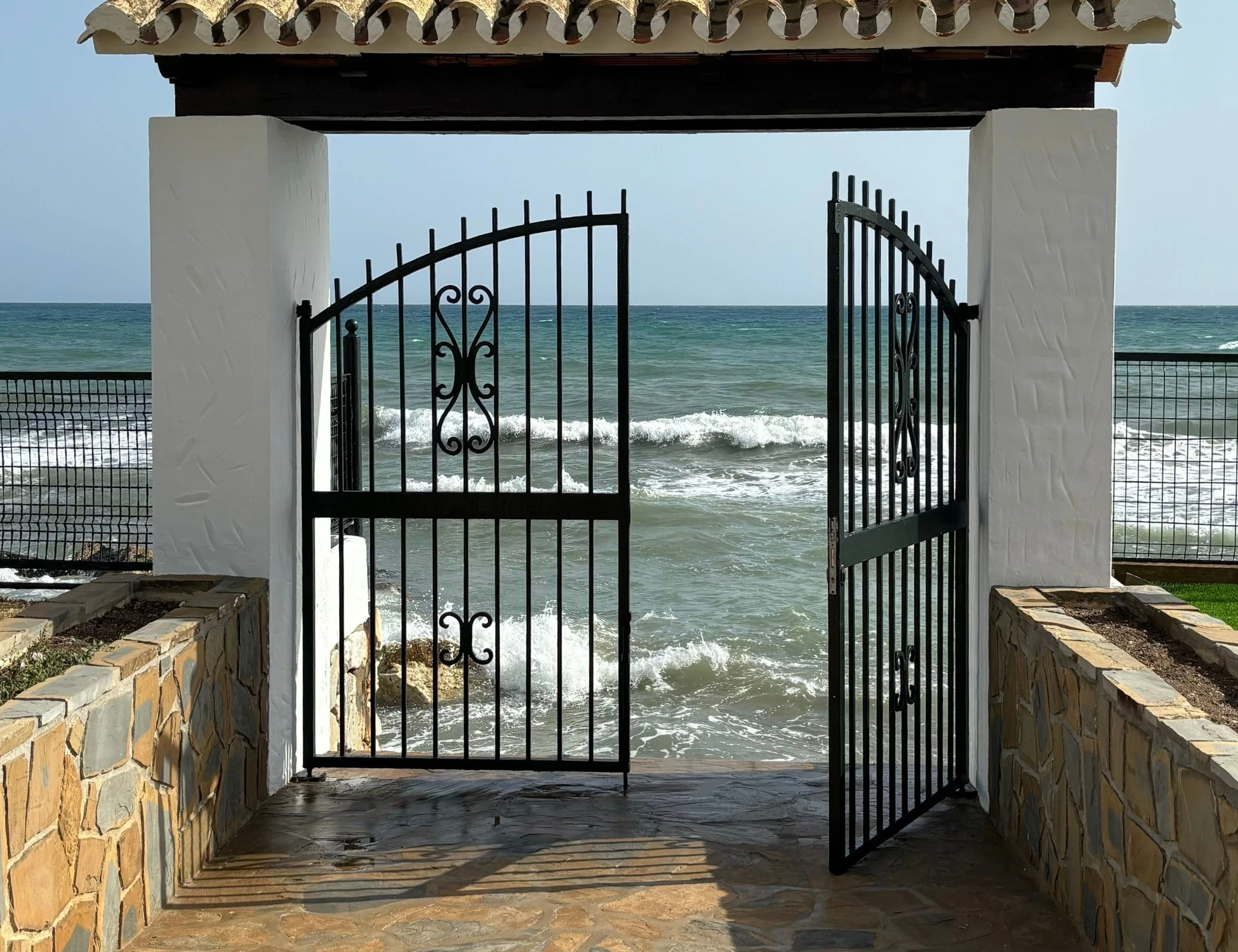 Castellammare di Stabia, prenota una casa vacanze: la terribile scoperta, chi c'era dentro
