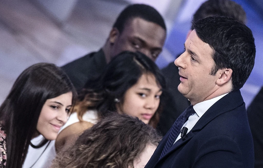 Matteo Renzi ospite di Vespa e Clerici a Un mondo da amare. La domanda imbarazzante di un bambino
