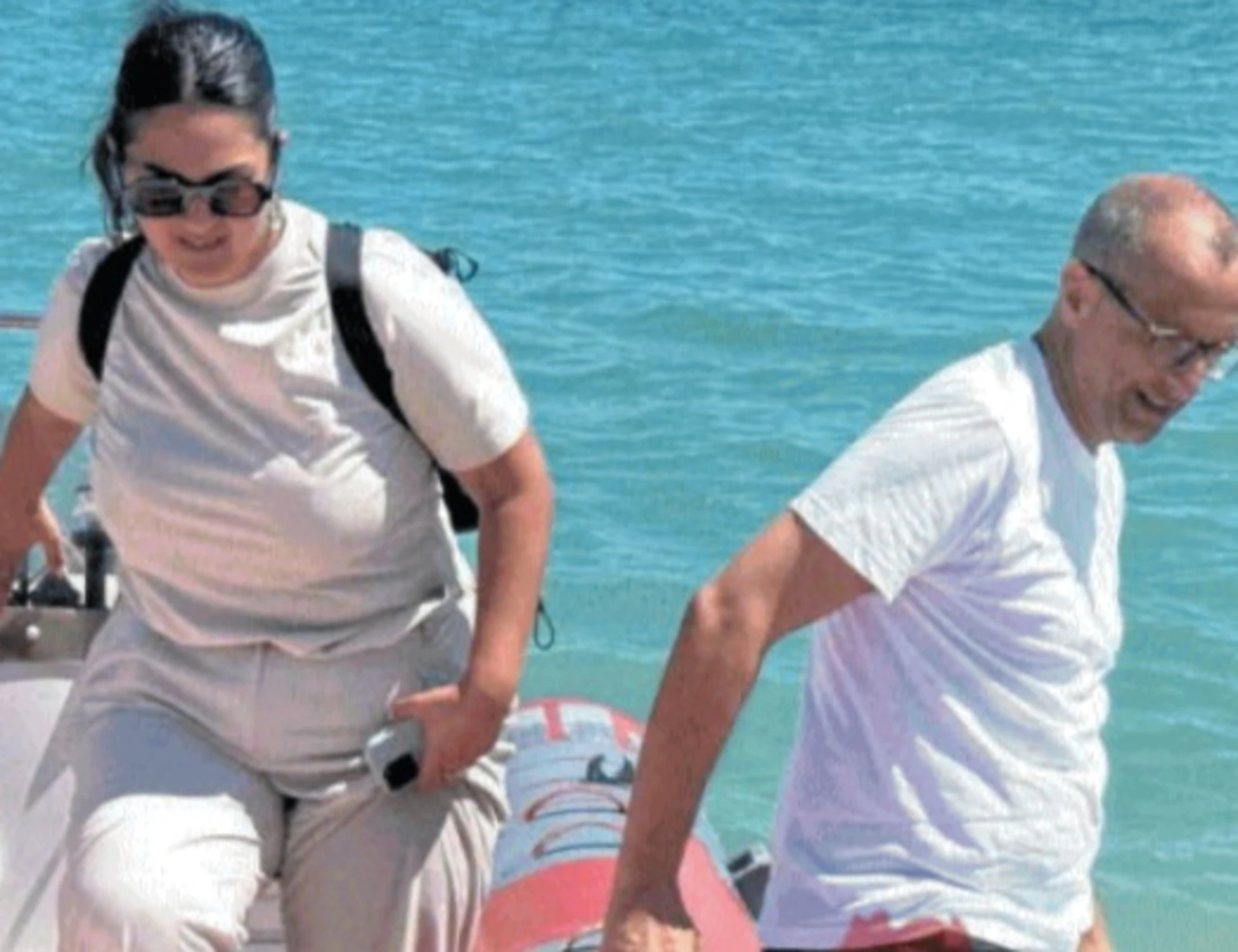 Pd, ultima spiaggia: Ricci cerca voti in barca (e fa piangere i bambini)