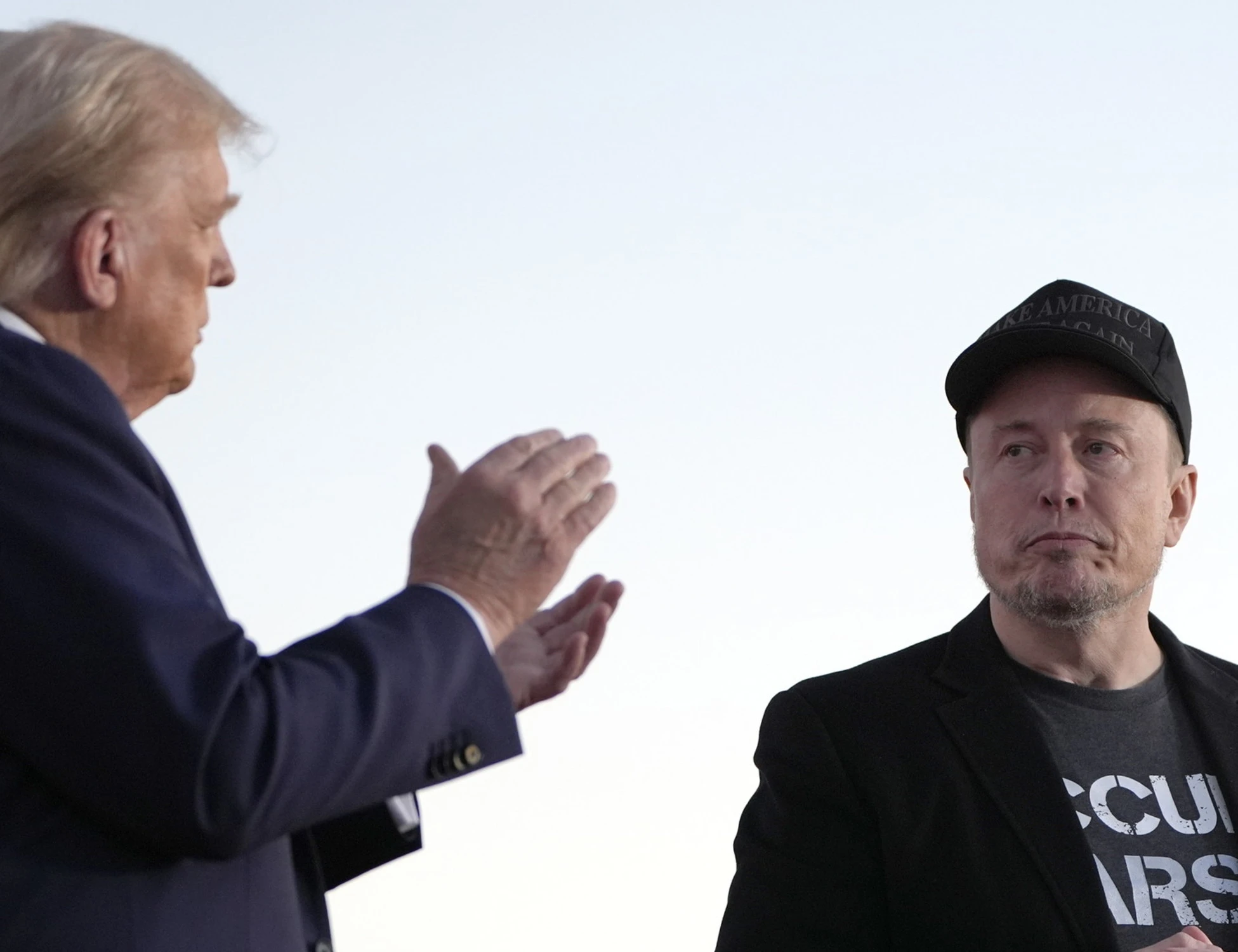 Trump avverte Musk: "Se finanzia i dem, ne pagherà le conseguenze"
